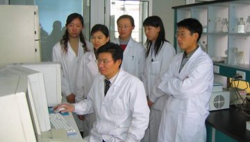 归国学者 国家双语规划教材副主编钟照华教授
