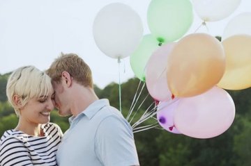 一见钟情时女人的4种生理反应