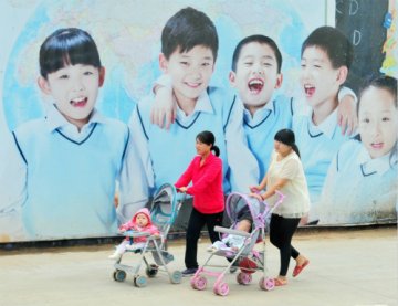 开放二胎改善人口结构 已有70万对夫妇申请