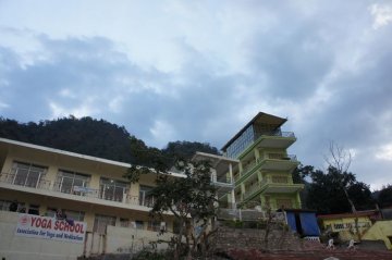 揭秘：印度真正的灵修班