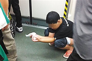 女子劝阻医院“大便弟”遭暴打