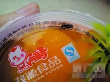 阿童哥果冻中发现苍蝇