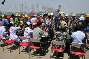 省人民医院举办“关爱全运会建设者”大型义诊活动