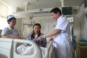 临床快递：花季少女“心乱如麻” 湘雅专家突破难度极限成功治愈“镜面人”