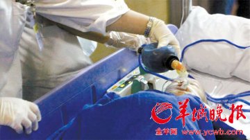 彬彬平安静候重症室 生命体征稳定