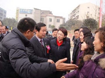 江苏省史和平副省长慰问我省对口支援绵竹市医疗卫生总队队员