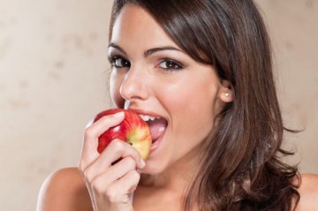 饭后喝水易致肠胃病！盘点饭后不应该做的9件事