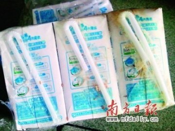 蒙牛儿童牛奶长虫子 企业称胀包致牛奶外漏