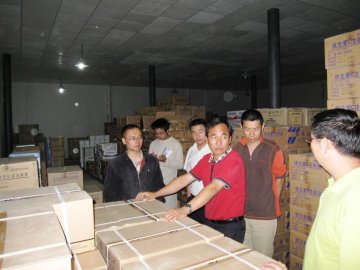 昆明市局杨柱局长深入药品经营企业调研