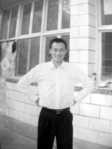 母亲欲割肾救尿毒症儿子 沿街乞讨筹手术费