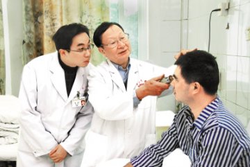 大医慈父心——记白求恩奖章获得者陈家祺