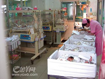 婴儿遭戳眼塞鼻续：保健院称家长对育婴有误解