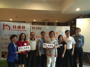 外界误解增自闭症患者家长压力