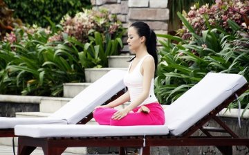 母其弥雅领衔千人瑜伽 瘦西湖畔的“美人瑜伽”