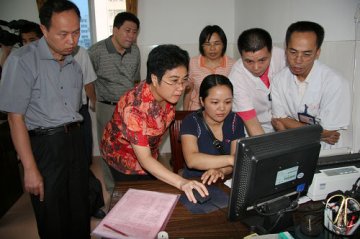 广东省卫生厅党组书记、副厅长黄小玲赴云浮调研座谈研究加强学习实践活动行业指导和落实医改任务