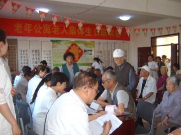 山医大一院走进豪景老年公寓义诊送温暖