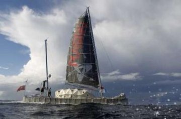 上万废塑料瓶制船横跨太平洋128天从美抵澳