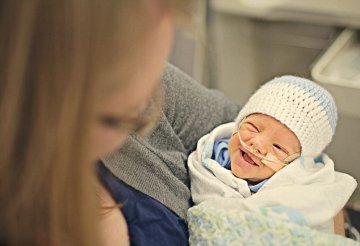 新生儿重症监护病房感人求生