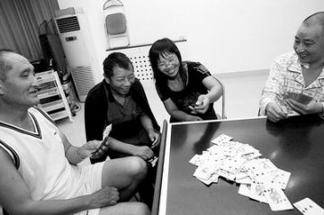 两尿毒症患者家庭签约互相捐肾给对方