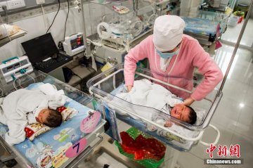 广东孕妇产下14斤重巨婴