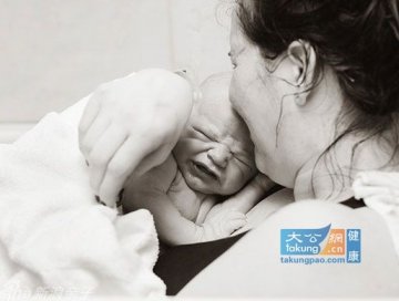 伟大母爱！实拍婴儿出生瞬间