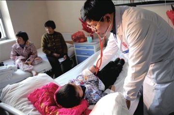 3名震区先心病患者赴人民医院接受治疗