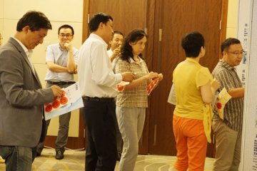 连锁老总齐聚北京 现场选出“爱心大使”