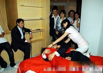 实拍千奇百怪的洞房之风