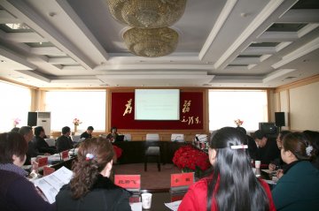 内蒙古卫生厅杨成旺厅长听取内蒙古卫生政策研究所部分研究项目工作进展情况汇报