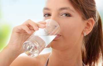 3种杯子喝水或致癌 玻璃杯最安全