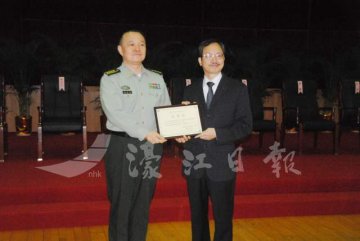 驻澳部队百名官兵集体捐血 连续16年献血60万毫升