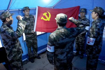 第三军医大学新桥医院抗震救灾医疗队队员火线入党