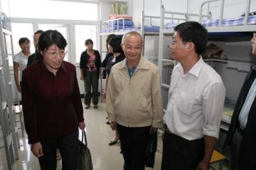 党建评估专家组参观考察我校护理学院