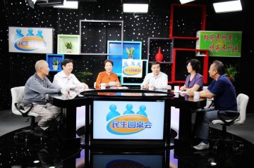 邯郸市卫生局局长周海平参加邯郸电视台《民生圆桌会.健康小屋建设》访谈录制