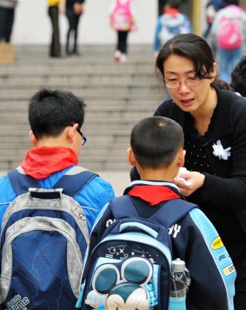福建南平实验小学恢复上课 医疗专家参与救治