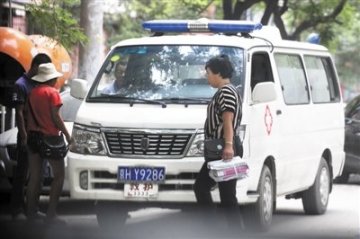 北京黑救护车强占市场 个别医生充当中介吃回扣