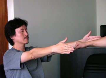 现场揭秘神奇的催眠术