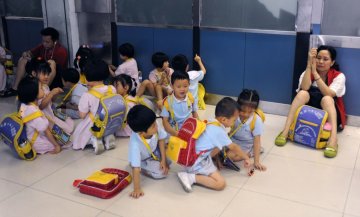 深港跨境学童奔波生活