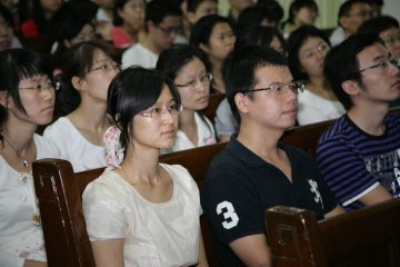 英国牛津大学医学院Rodney Phillips教授在院校做学术报告