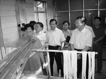 把安全握在手中--国家局推进食品安全危害因素监控操作规范试点工作纪实