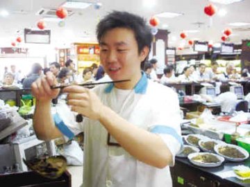 苏州市民青睐中药消暑