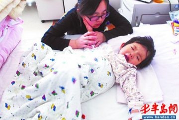 2岁女童患罕见恶性肿瘤 父母欲卖房为其治病