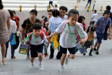 深港跨境学童奔波生活