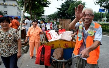 为环卫工人送“清凉”