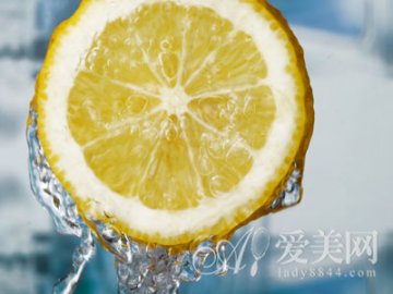 生津解暑又开胃 一杯柠檬水 8大养生功效
