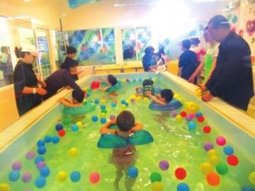 婴儿游泳监管存在空白 卫生状况引发市民担忧