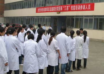 我院组织住院医师规范化三基培训