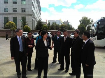 李斌主任赴西藏自治区卫生计生委看望慰问医务人员和缓藏医疗队员