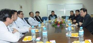 国家人社部领导来我校附属一院亲切慰问医护人员