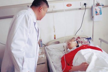 重症产妇诞下男婴成植物人 被宝宝视频唤醒